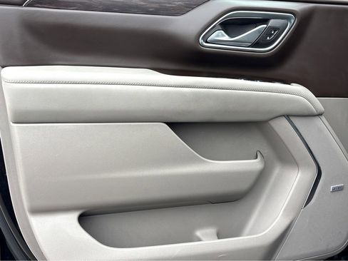 Used 2024 Chevrolet Suburban LT image 17