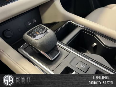 Used 2025 Nissan Pathfinder SL FWD image 15