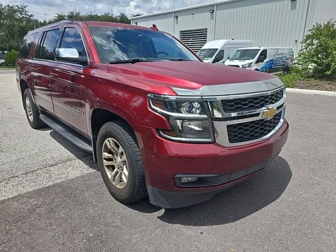 Used 2017 Chevrolet Suburban LT w/ Luxury Package RWD image 2