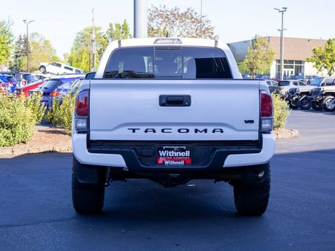 Used 2022 Toyota Tacoma TRD Sport AWD/4WD image 8