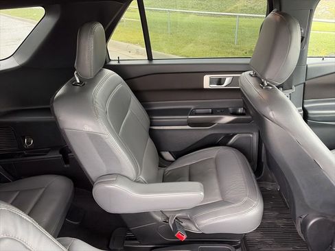Used 2020 Ford Explorer XLT w/ Comfort Package AWD/4WD image 43