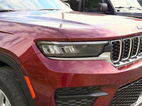 Used 2024 Jeep Grand Cherokee Laredo X w/ Trailer Tow Package AWD/4WD image 8