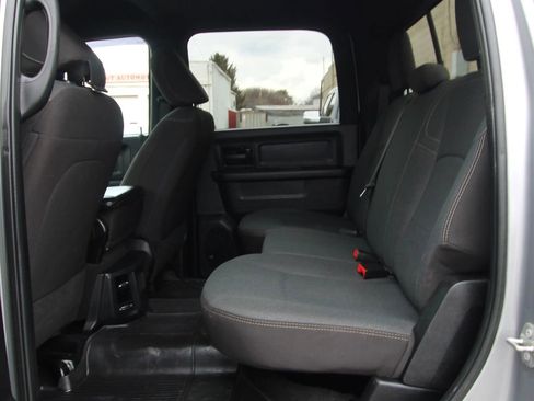 Used 2024 RAM 3500 Tradesman w/ Chrome Appearance Group AWD/4WD image 11