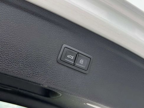 Used 2020 Audi Q5 e Premium Plus w/ Premium Plus Package AWD/4WD image 22