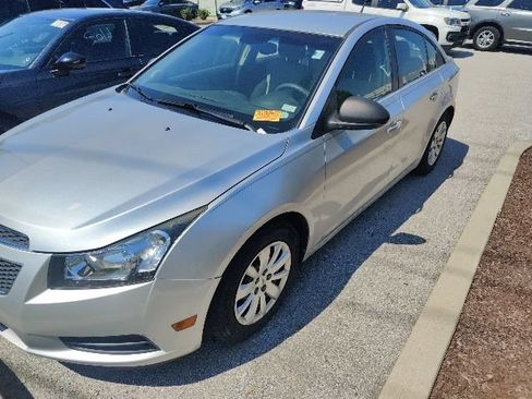 Used 2011 Chevrolet Cruze LS w/ Connectivity Package FWD image 3