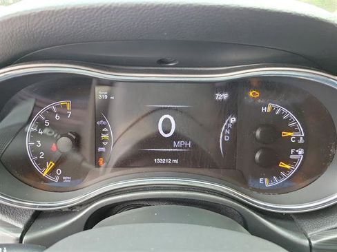 Used 2019 Jeep Grand Cherokee Limited image 18