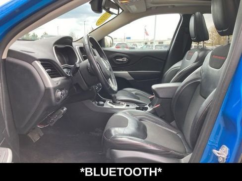 Used 2018 Jeep Cherokee Trailhawk w/ Comfort & Convenience Group AWD/4WD image 6