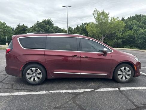 Used 2018 Chrysler Pacifica Limited FWD image 4