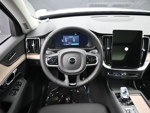 New 2026 Volvo XC90 B5 Plus w/ Protection Package image 18