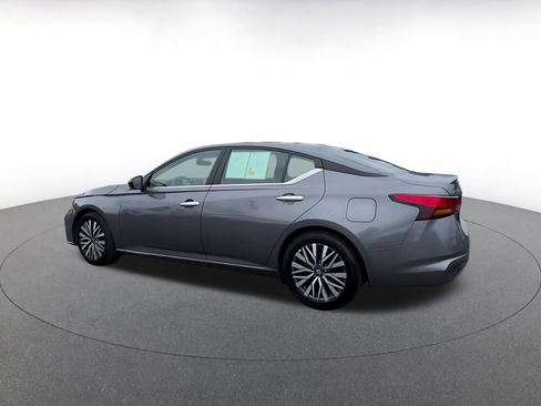 Used 2025 Nissan Altima 2.5 SV FWD image 10