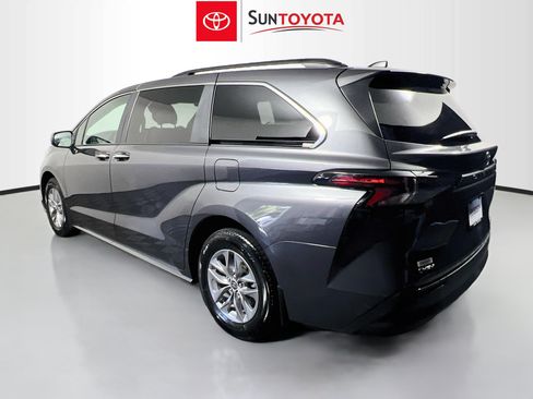 Used 2025 Toyota Sienna XLE FWD image 6
