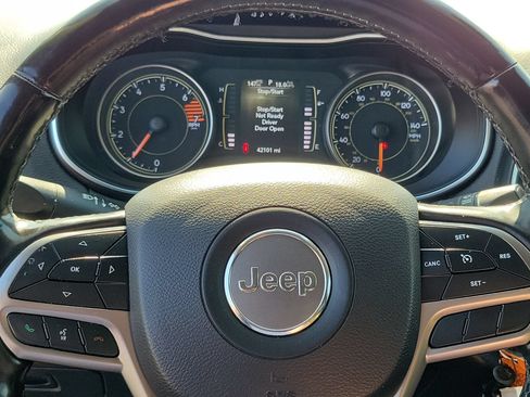 Certified 2020 Jeep Cherokee Latitude w/ Cold Weather Group FWD image 8