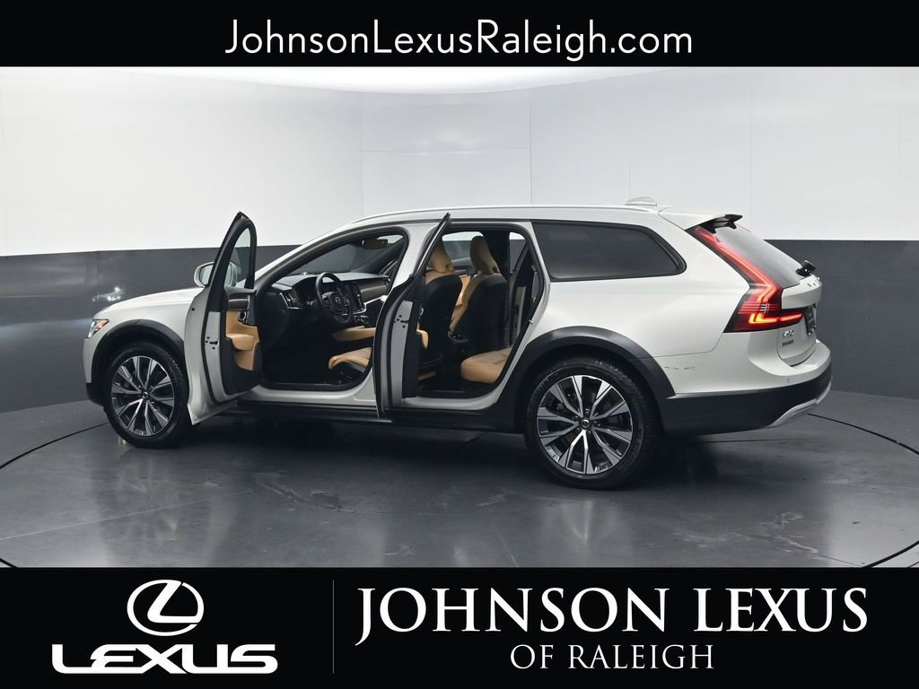 Used 2021 Volvo V90 T6 Cross Country AWD/4WD image 33