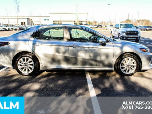 Used 2024 Toyota Camry LE image 9