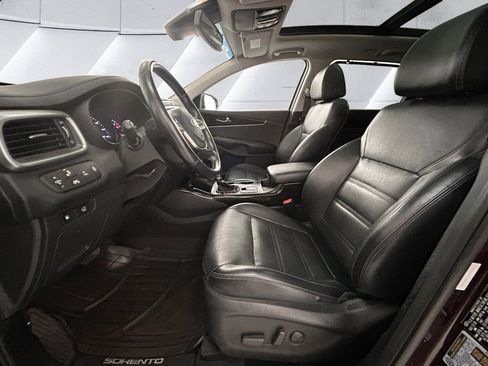 Used 2019 Kia Sorento EX w/ EX Touring Package image 7