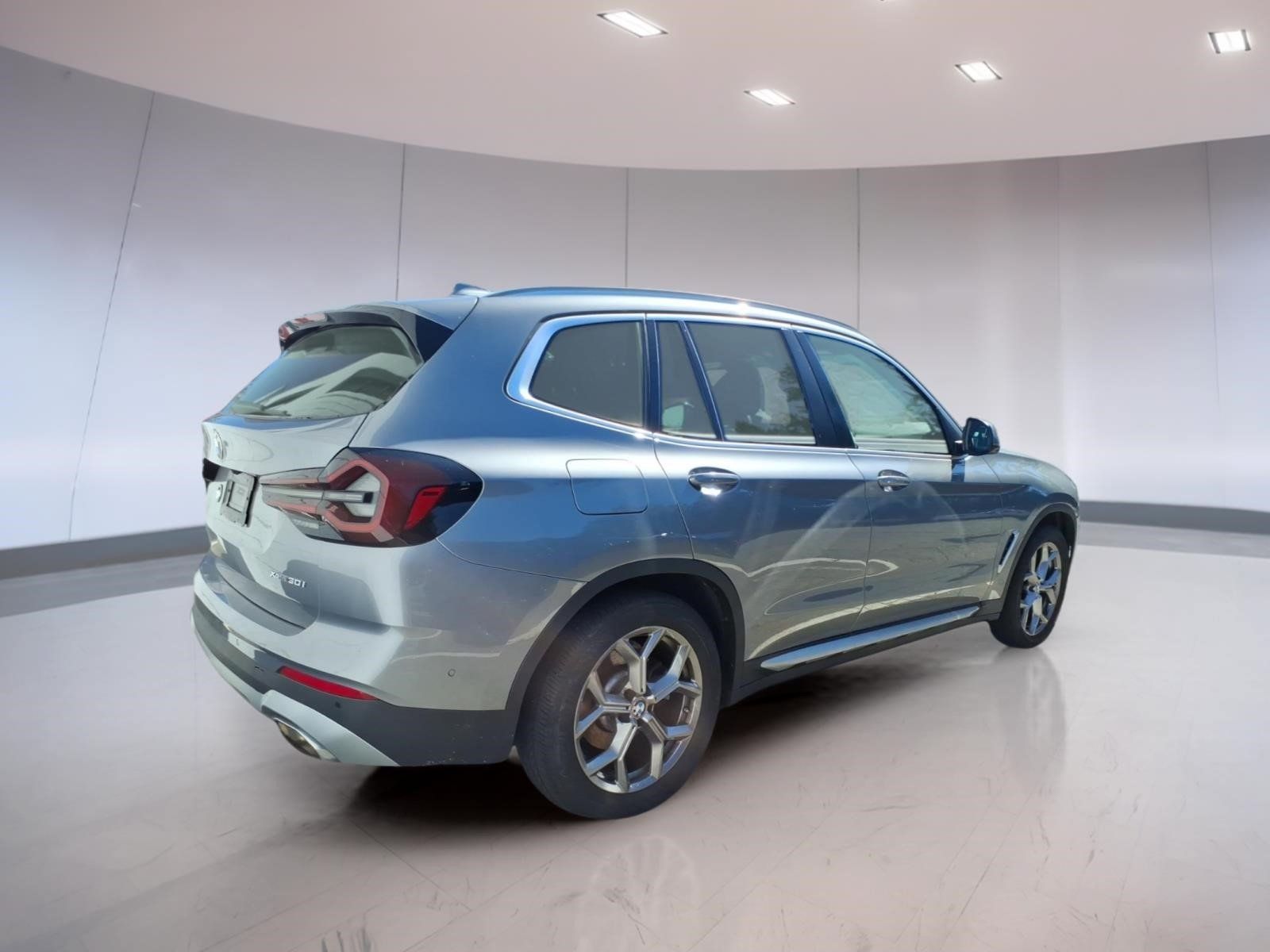 Used 2024 BMW X3 xDrive30i w/ Premium Package AWD/4WD image 4