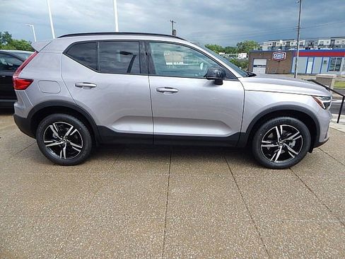 New 2026 Volvo XC40 B5 Core w/ Climate Package image 6