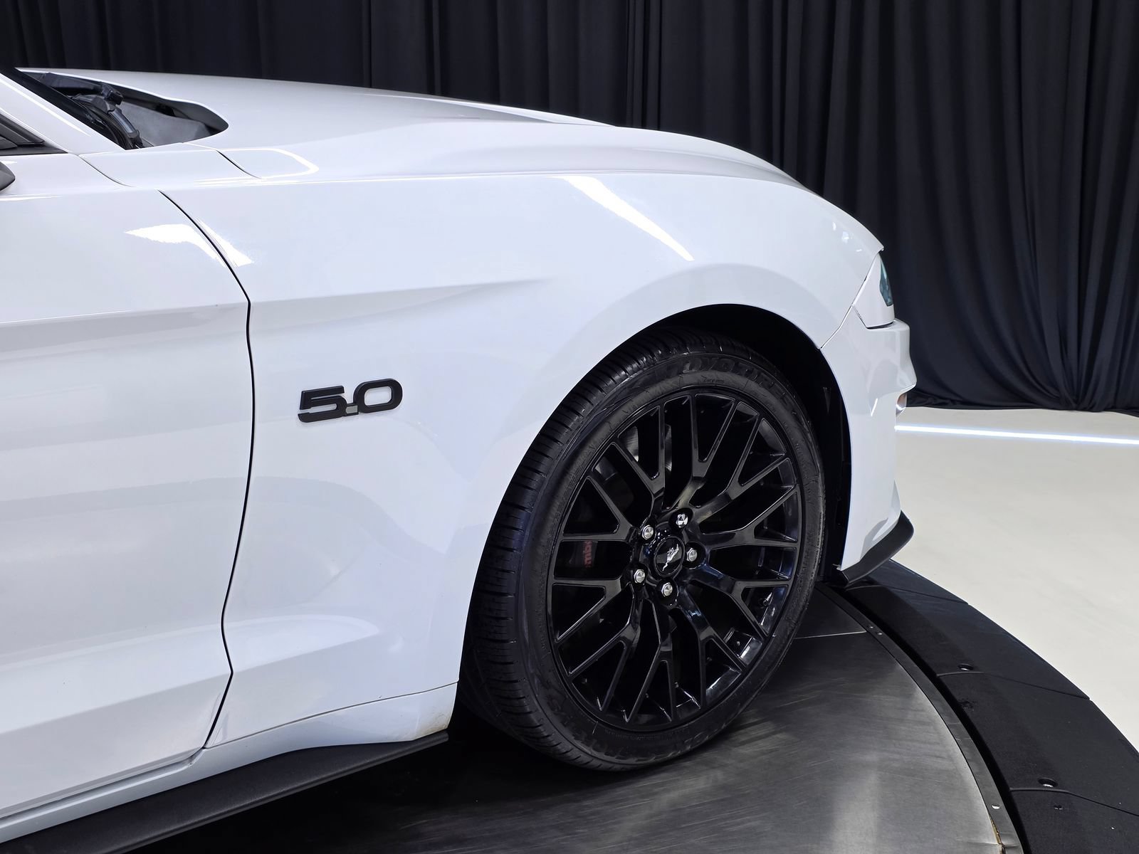 Used 2018 Ford Mustang GT Premium w/ GT Performance Package RWD image 4