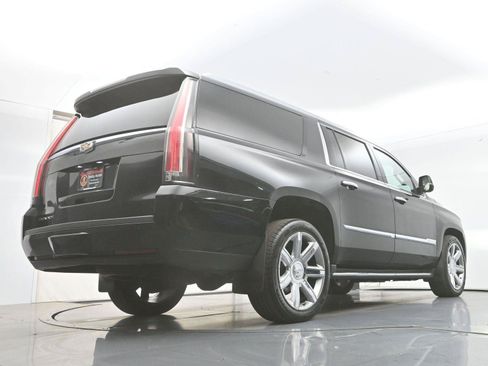 Used 2019 Cadillac Escalade ESV Luxury AWD/4WD image 31