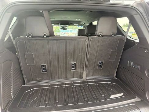 Used 2025 GMC Yukon Elevation w/ LPO, Elevation Black Package AWD/4WD image 11