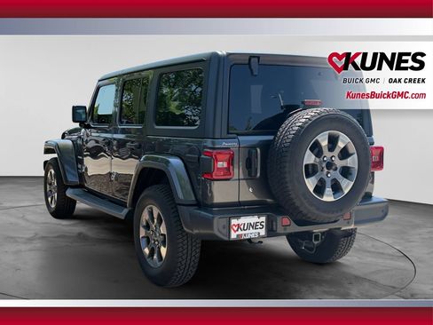 Used 2019 Jeep Wrangler Unlimited Sahara w/ Dual Top Group AWD/4WD image 8