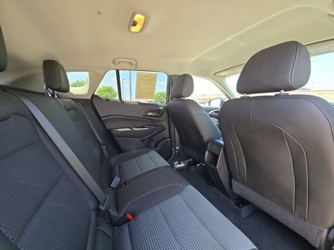Used 2025 Chevrolet Trax LT w/ LT Convenience Package FWD image 27