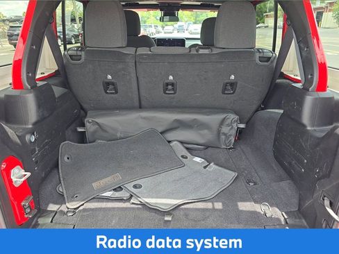 Used 2025 Jeep Wrangler Unlimited Sahara AWD/4WD image 14
