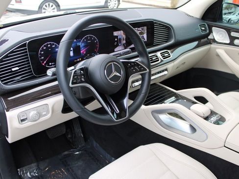Used 2025 Mercedes-Benz GLE 580 4MATIC image 11