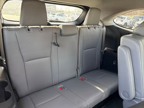 Used 2024 Toyota Highlander Platinum image 12