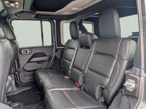 Used 2021 Jeep Wrangler Unlimited Sahara AWD/4WD image 18