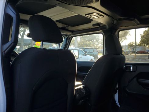 Used 2020 Jeep Gladiator Sport w/ Quick Order Package 24S image 13