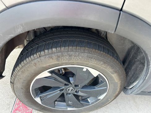 Used 2025 Nissan Rogue SV AWD/4WD image 9