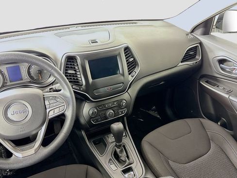 Used 2019 Jeep Cherokee Latitude w/ Popular Appearance Group FWD image 20