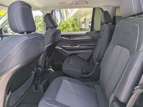 Used 2023 Jeep Grand Cherokee L Laredo RWD image 15
