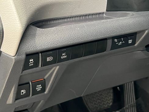 Used 2023 Toyota Sienna XLE image 21