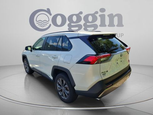 Certified 2022 Toyota RAV4 Limited AWD/4WD image 4