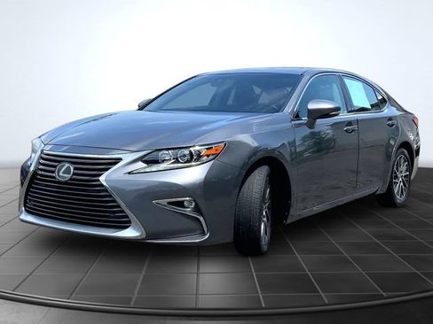 Used 2017 Lexus ES 350 w/ Navigation System Package FWD image 4