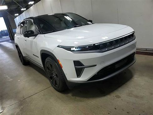 Used 2024 Jeep Wagoneer Launch Edition image 18