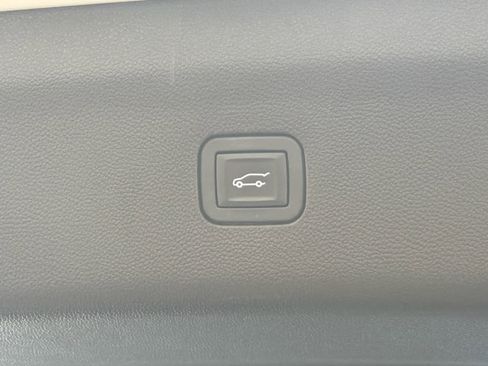 Used 2018 Buick Enclave Premium w/ Experience Buick Package image 8