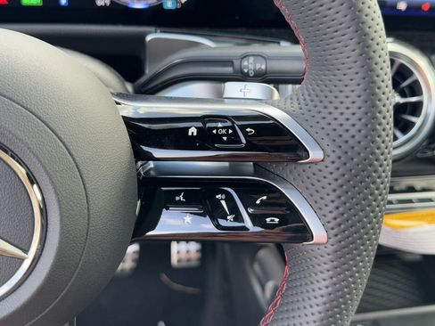 Used 2024 Mercedes-Benz EQB 300 4MATIC image 24