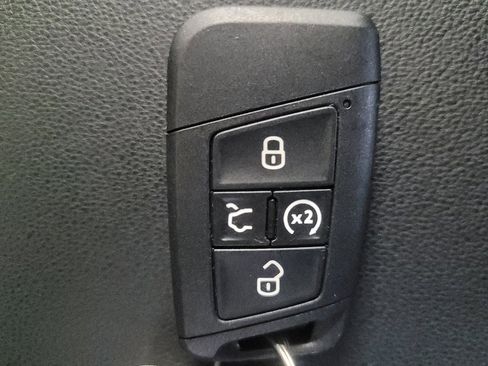 Used 2021 Volkswagen Jetta SE w/ SE Cold Weather Package FWD image 32