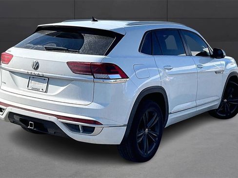 Used 2021 Volkswagen Atlas Cross Sport SE w/ Panoramic Sunroof Package image 2