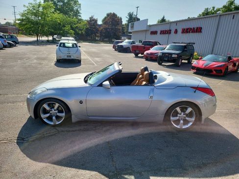 Used 2006 Nissan 350Z Enthusiast w/ (S02) Side Air Bags Pkg RWD image 14