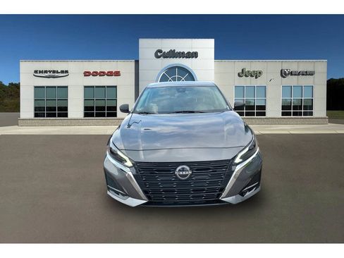 Used 2025 Nissan Altima 2.5 SV FWD image 8