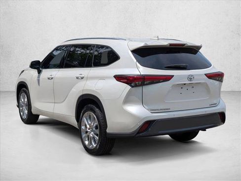 Used 2021 Toyota Highlander Limited FWD image 8