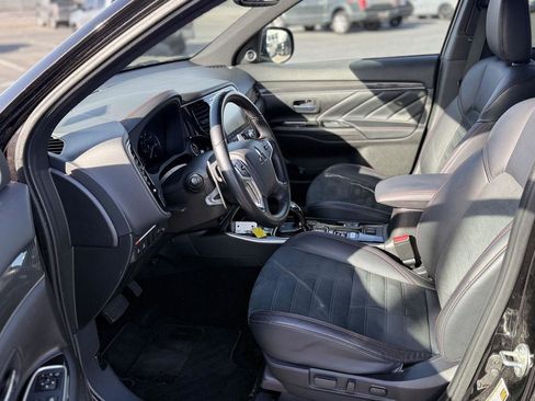 Used 2022 Mitsubishi Outlander LE image 14