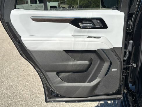 New 2025 Chevrolet Tahoe Premier image 13