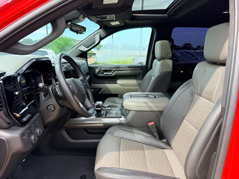 Used 2022 Chevrolet Silverado 1500 ZR2 w/ Technology Package AWD/4WD image 10