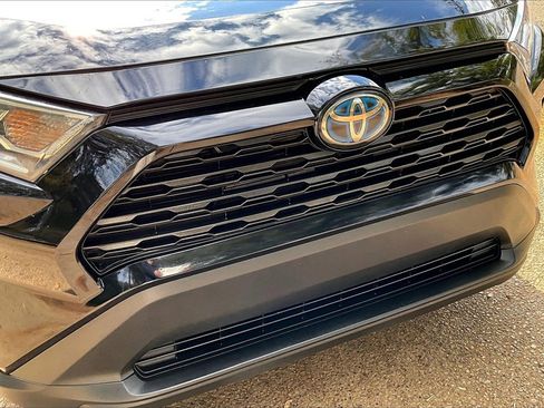 Used 2021 Toyota RAV4 XLE Premium image 30