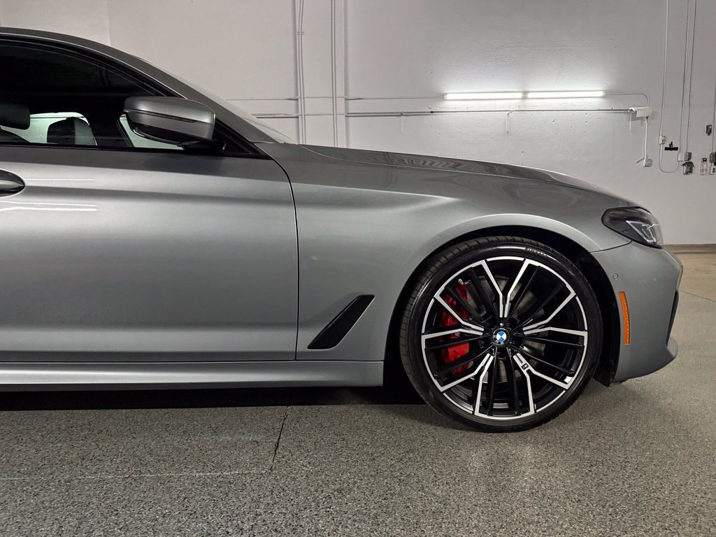 Used 2023 BMW M550i xDrive w/ Executive Package AWD/4WD image 4